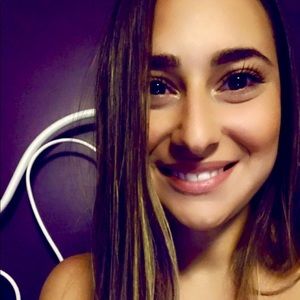 Meet your Posher, Cassandra